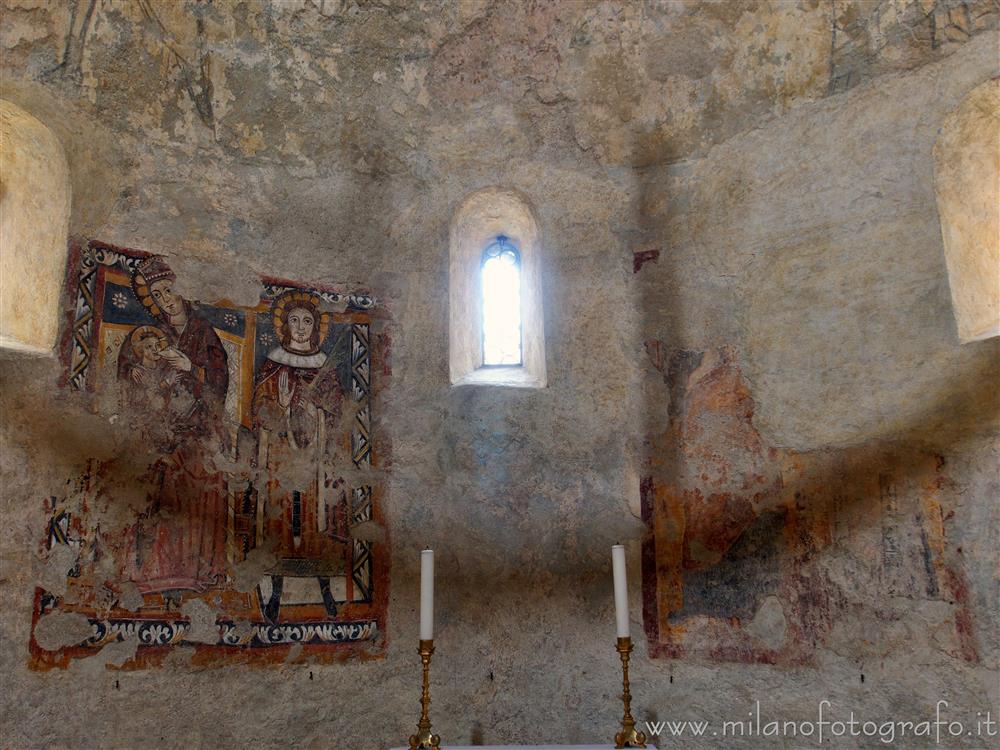 Biella - Affreschi medievali nel Battistero di San Giovanni del Duomo di Biella